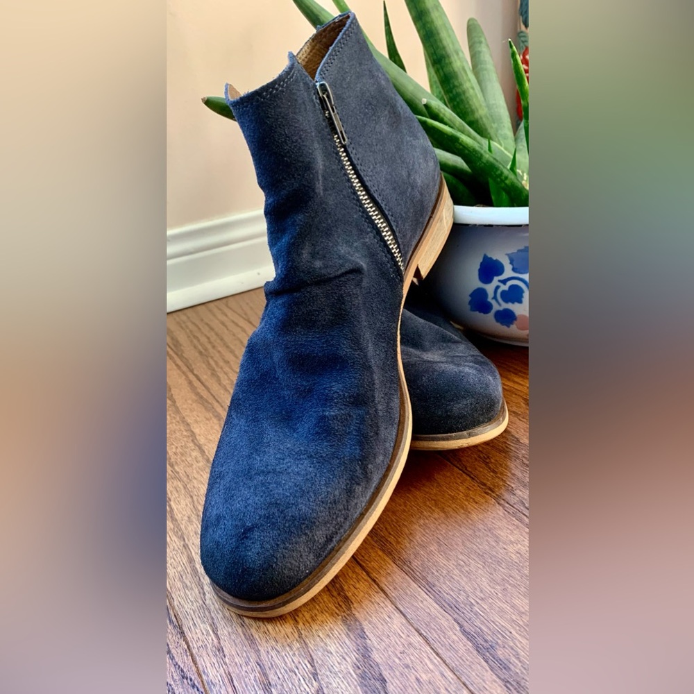 B2 blue suede boots size EU43